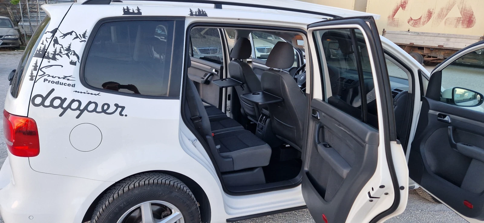 VW Touran 1.6 TDI  Автоматик  - изображение 10