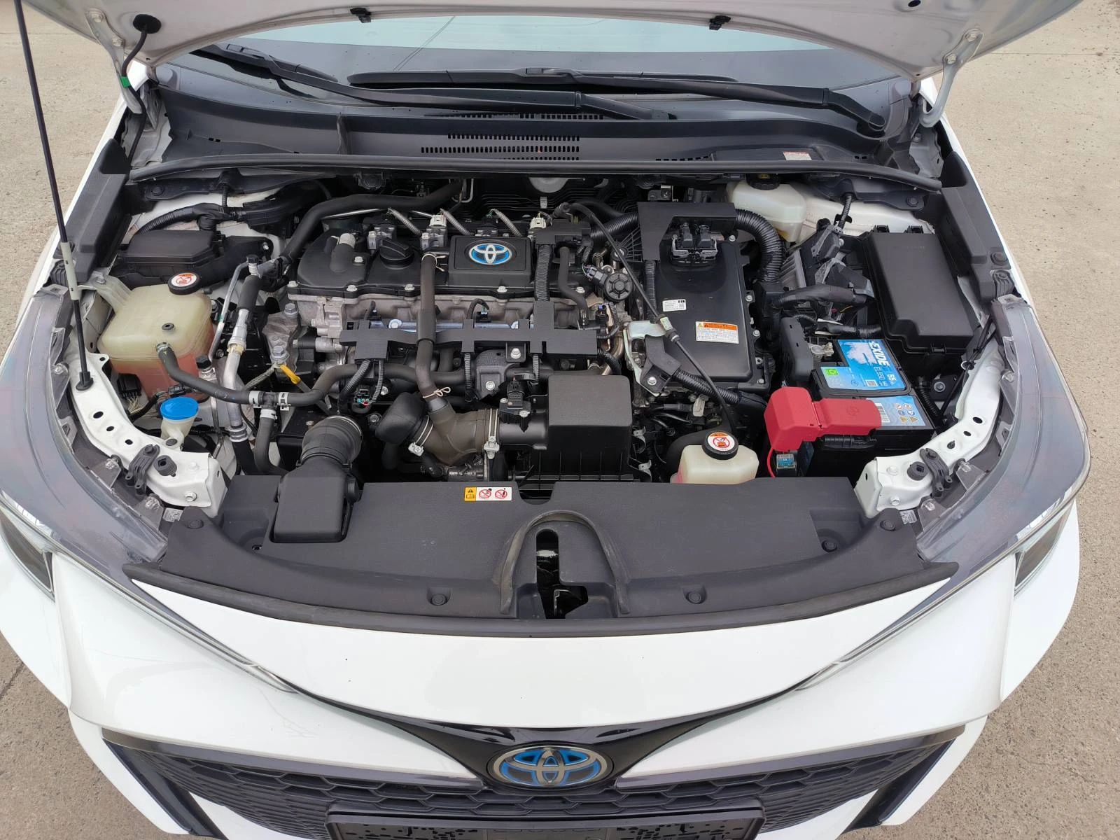 Toyota Corolla 1.8i-Hybrid-Euro-6D-Navi-Kamera - изображение 9
