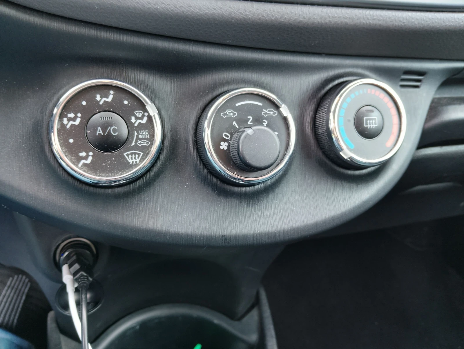 Toyota Yaris 1.0 Life - изображение 10