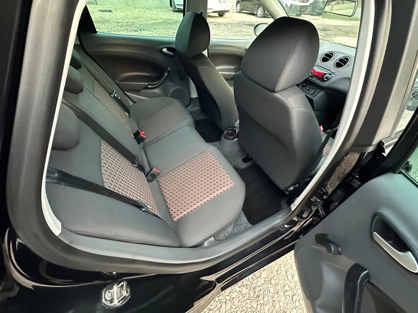 Seat Ibiza 1.4BENZIN* KLIMATIK*  - изображение 8