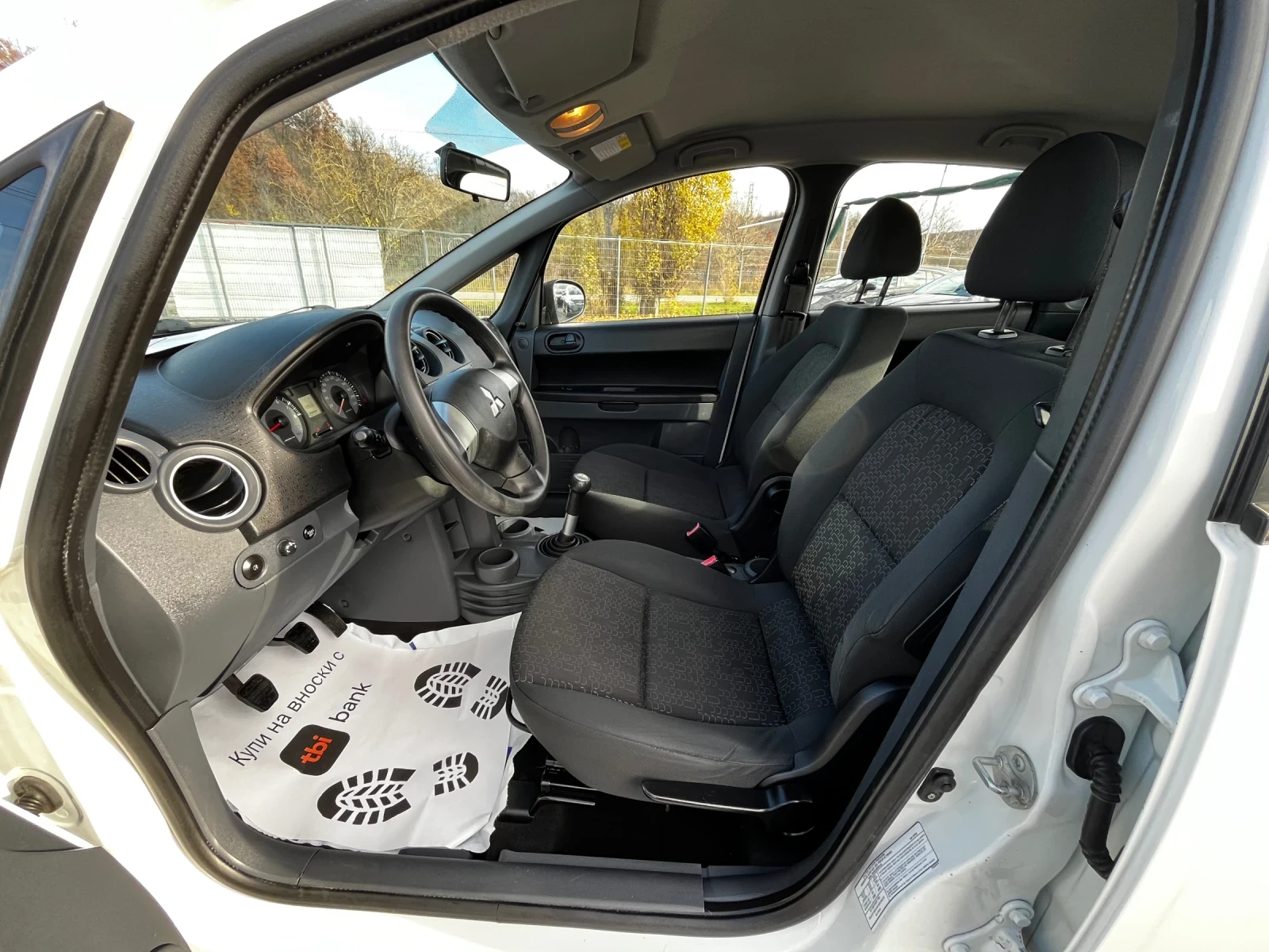 Mitsubishi Colt 1.1i Climate Facelift - изображение 9