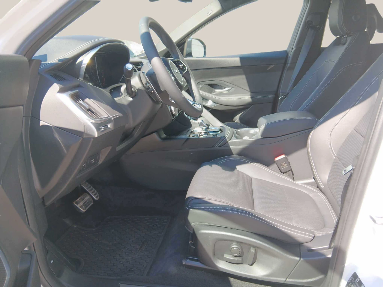 Jaguar E-pace 2.0 Litre T/C Petrol MHEV AWD 5 Door Auto 249PS | Mobile.bg � ����������� 7