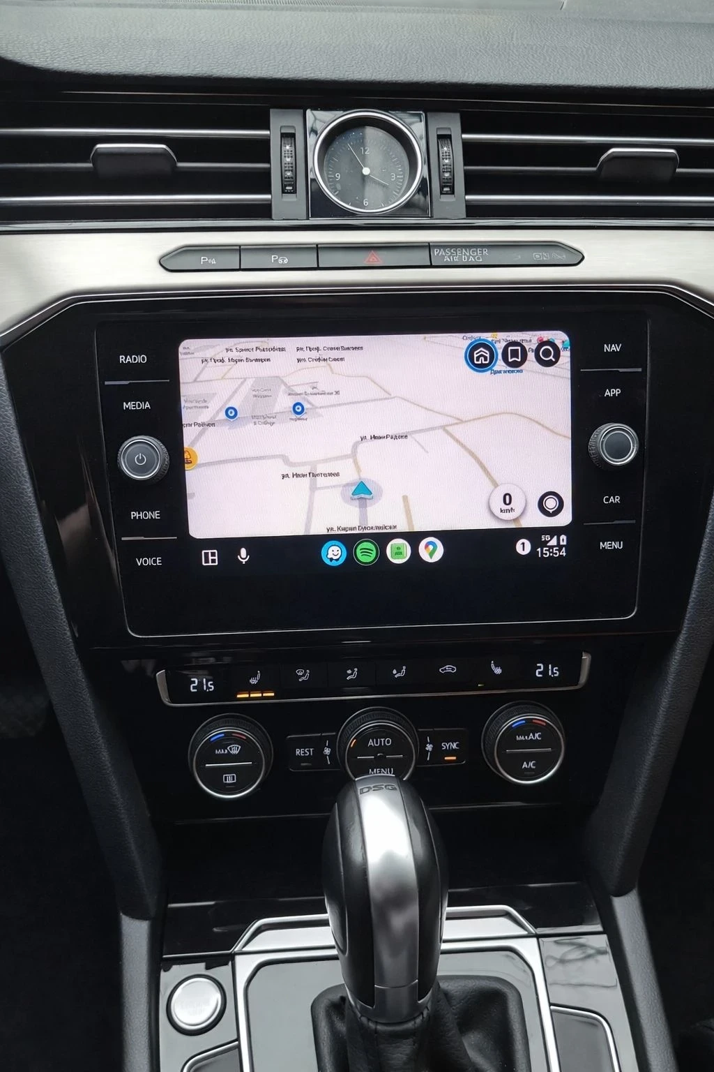 VW Passat R-Line DSG / 12.2018 / ПЕРФЕКТЕН / Обслужен, снимка 7 - Автомобили и джипове - 53760723