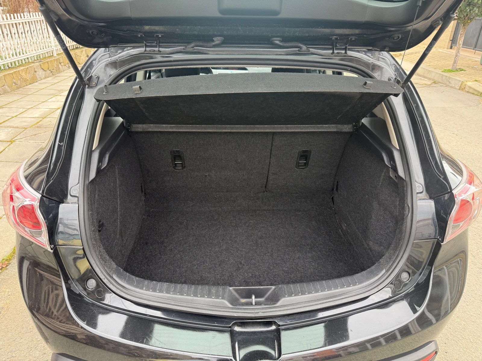 Mazda 3 2.0i АВТОМАТИК  ШВЕЙЦАРИЯ 100% РЕАЛЕН  ЛИЗИНГ, снимка 13 - Автомобили и джипове - 53727948