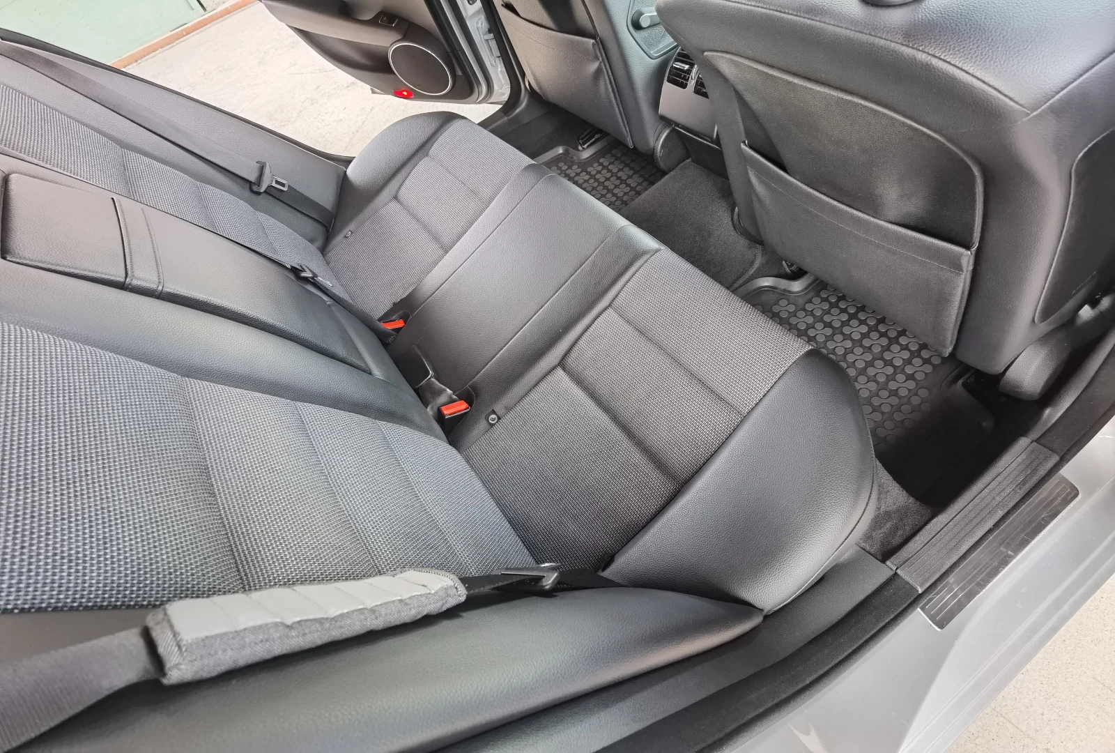 Mercedes-Benz C 220 Avantgarde, снимка 9 - Автомобили и джипове - 54292117