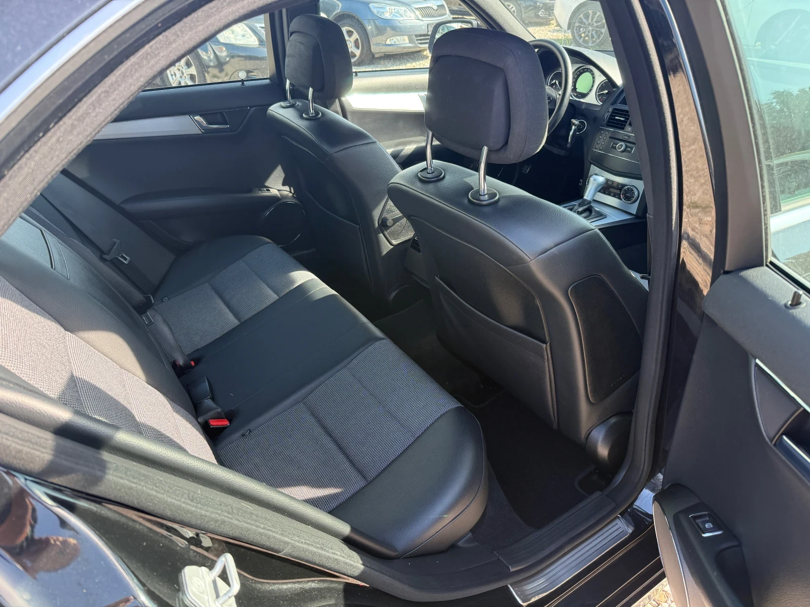 Mercedes-Benz C 320 3.2 CDI AMG PACK, снимка 8 - Автомобили и джипове - 54751702