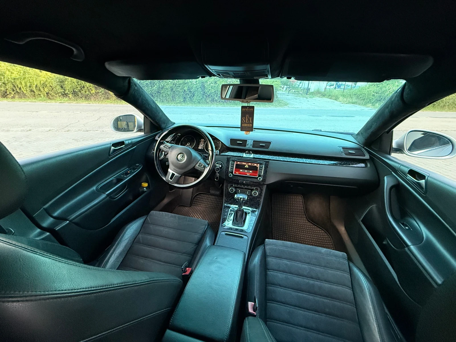 VW Passat R-Line 2.0TDI, снимка 16 - Автомобили и джипове - 55180341