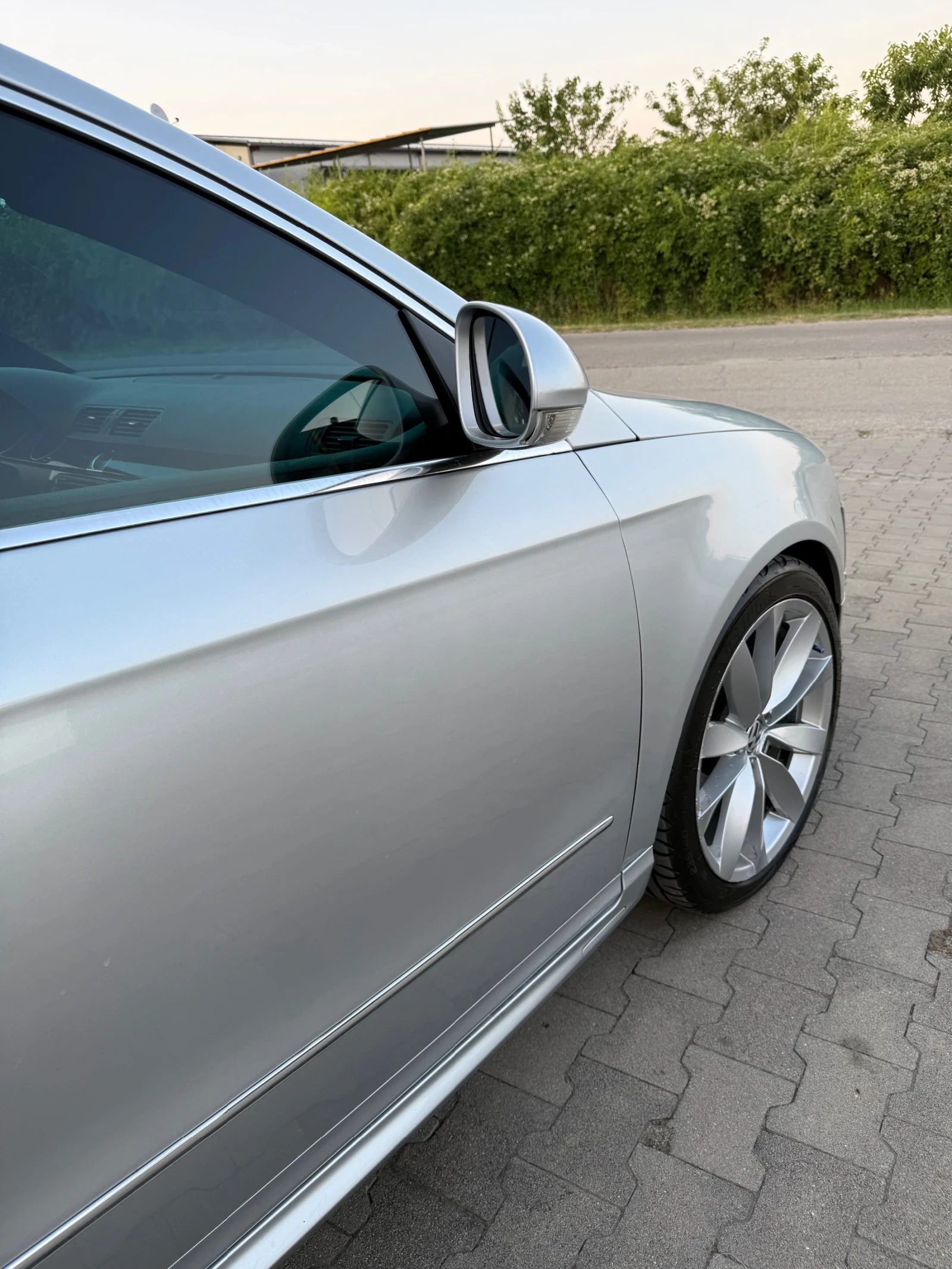 VW Passat R-Line 2.0TDI, снимка 10 - Автомобили и джипове - 55180341