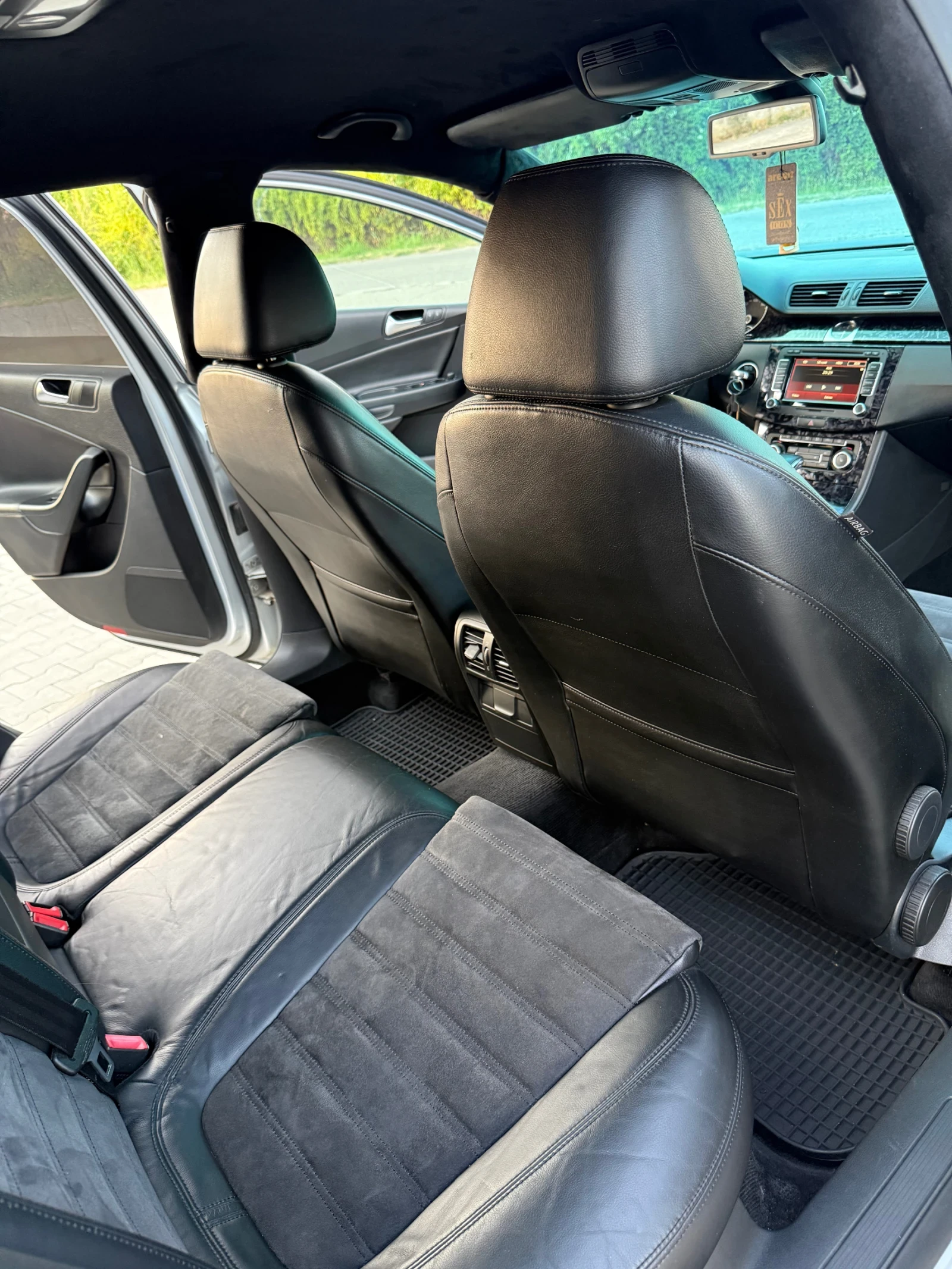 VW Passat R-Line 2.0TDI, снимка 12 - Автомобили и джипове - 55180341
