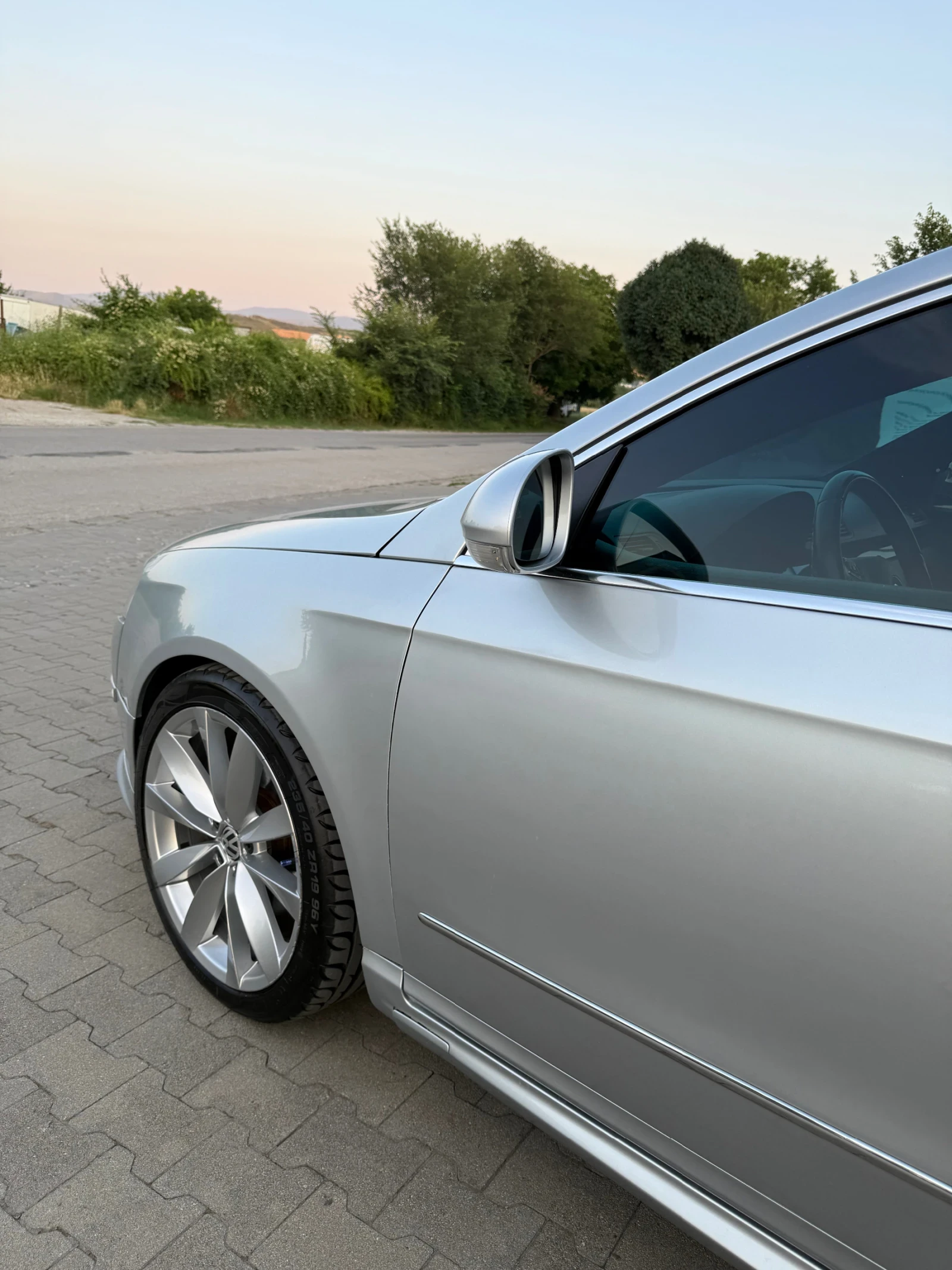 VW Passat R-Line 2.0TDI, снимка 11 - Автомобили и джипове - 55180341
