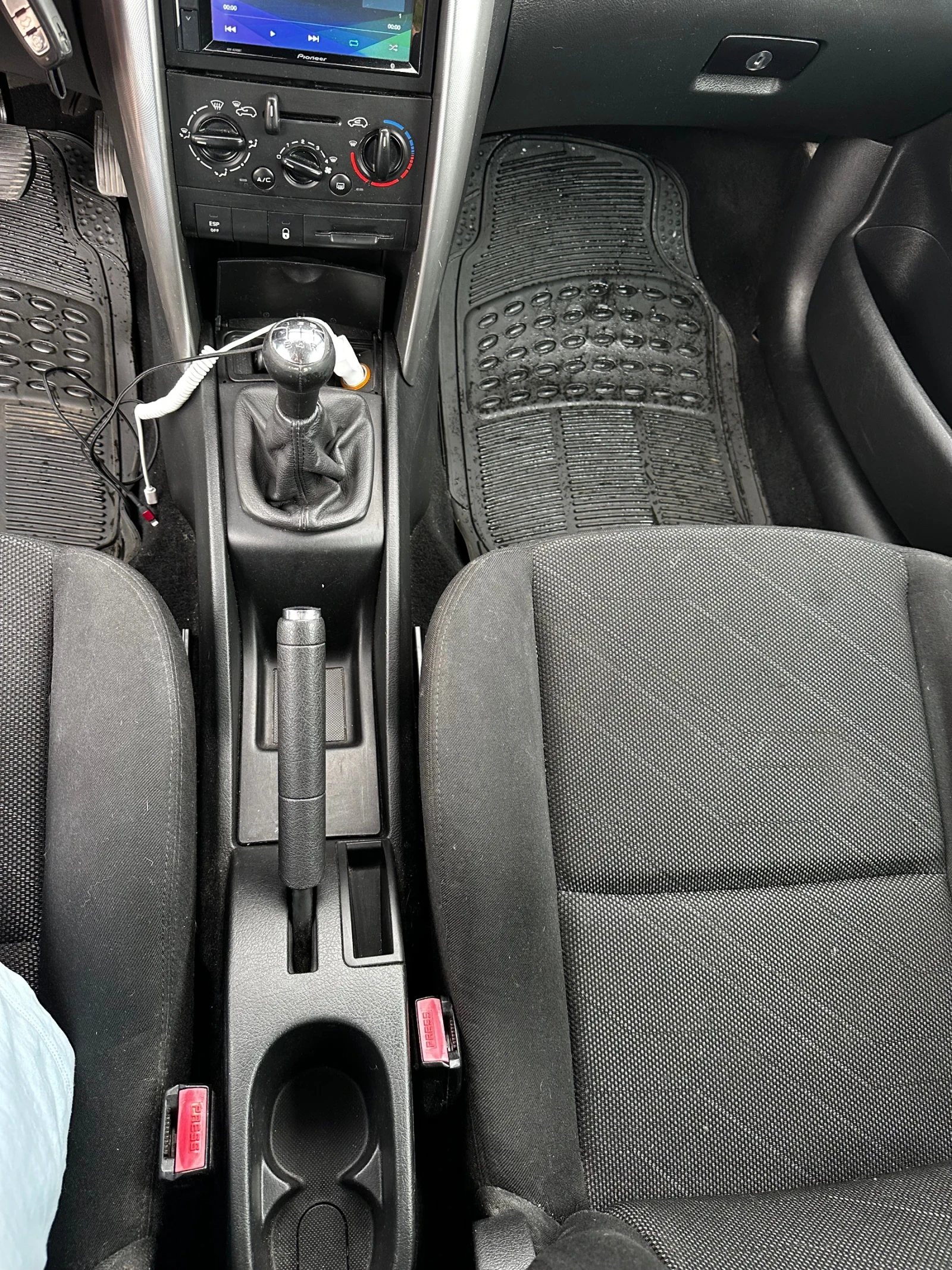 Peugeot 207, снимка 16 - Автомобили и джипове - 55393126