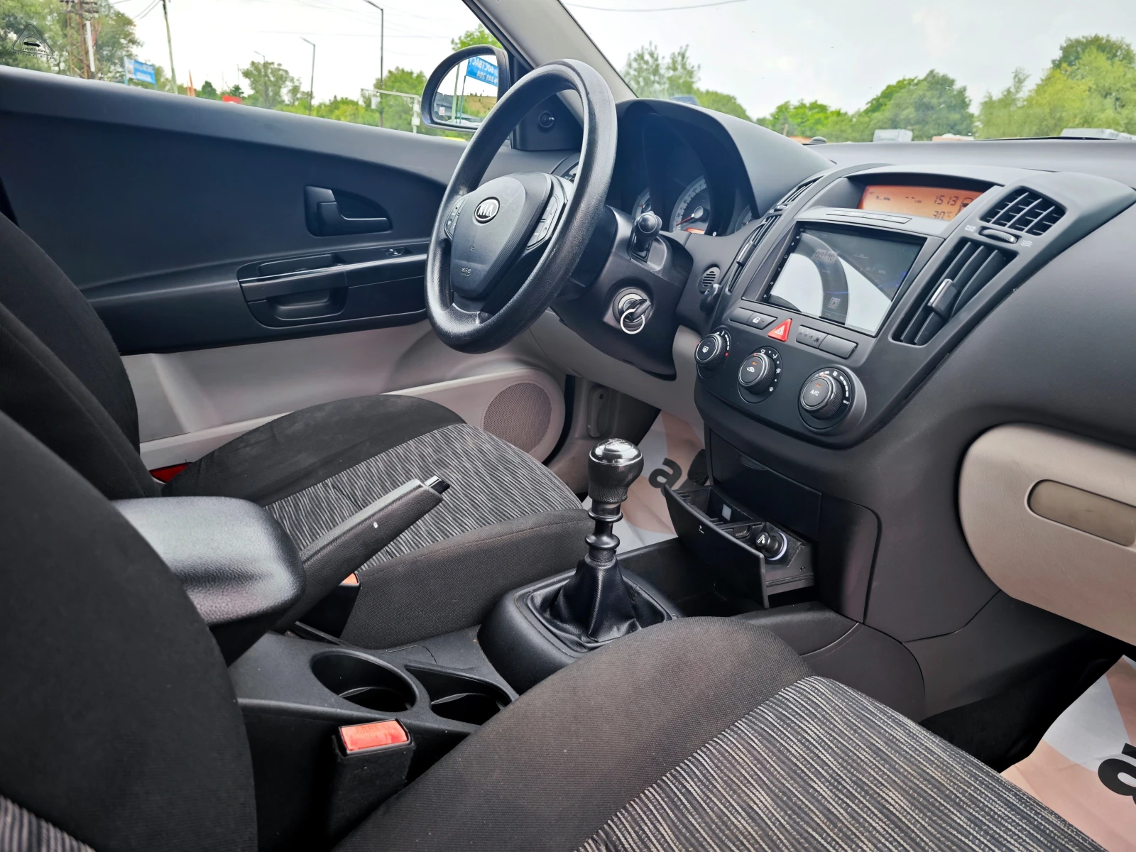 Kia Ceed 1.6CRDi NAVI, снимка 13 - Автомобили и джипове - 55613627
