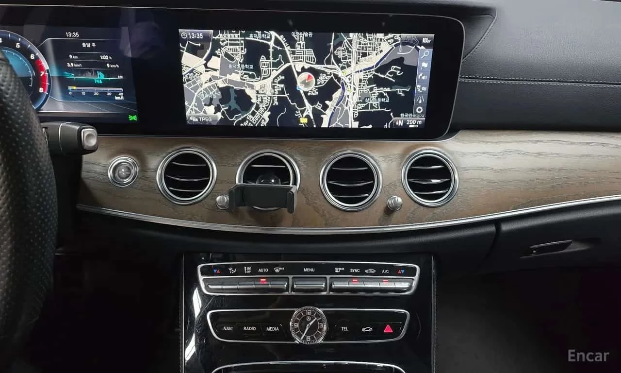 Mercedes-Benz E 300 4MATIC Exclusive * КРАЙНА ЦЕНА ДО БЪЛГАРИЯ, снимка 13 - Автомобили и джипове - 55773075