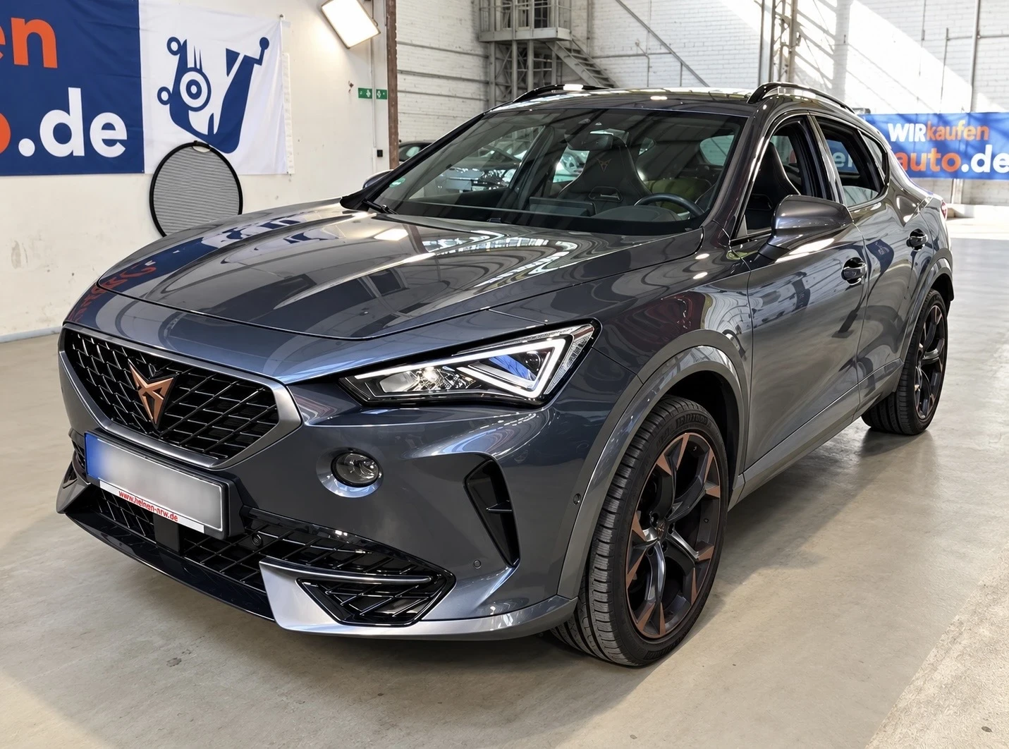 Cupra Formentor VZ 2.0 TFSI 310 к.с. | 4x4| Гаранция| DCC| BREMBO, снимка 2 - Автомобили и джипове - 55973619