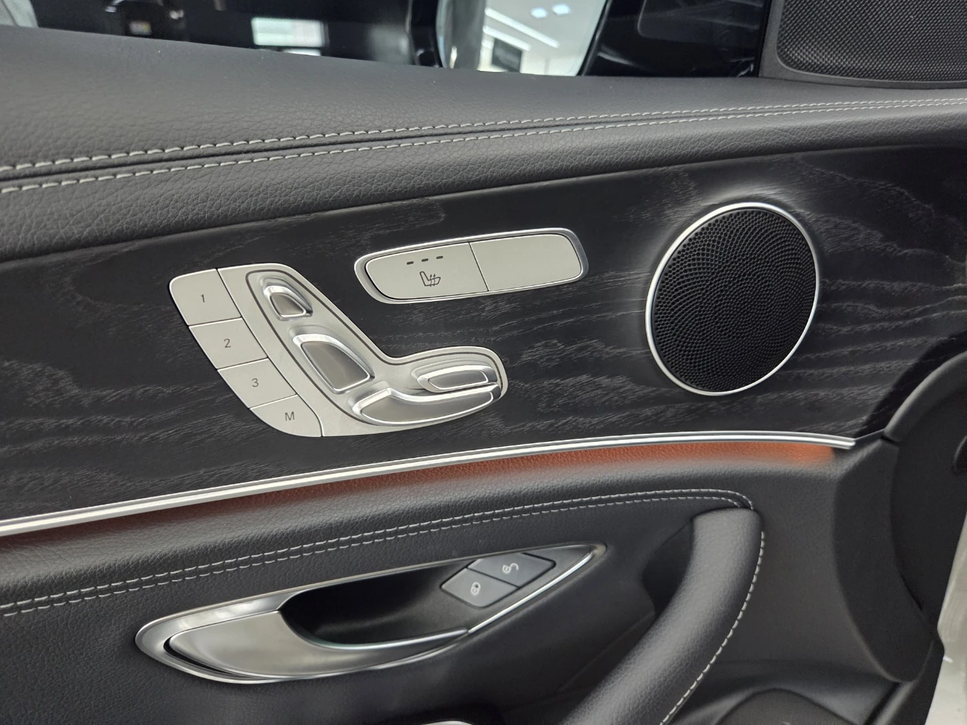 Mercedes-Benz E 220 360* HUD* BLIND SPOT* ЕЛ. БАГАЖНИК* КРАЙНА ЦЕНА, снимка 13 - Автомобили и джипове - 55982731