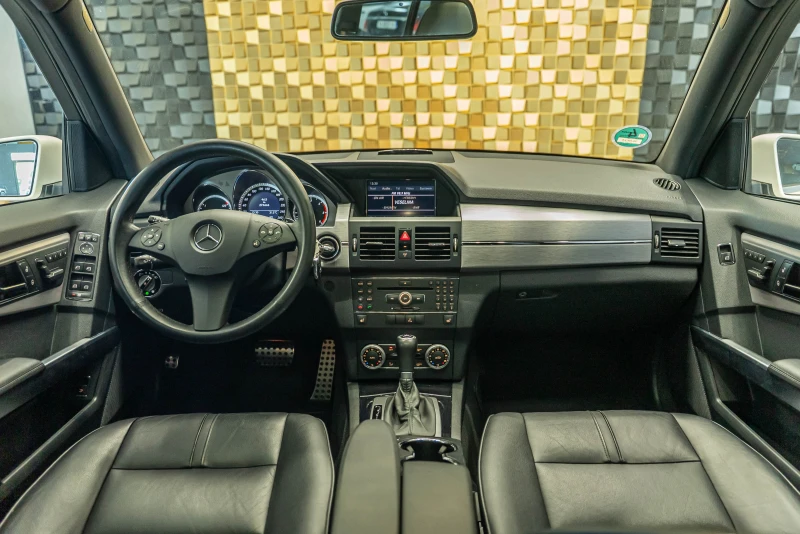 Mercedes-Benz GLK 320 4matic, снимка 14 - Автомобили и джипове - 51505635