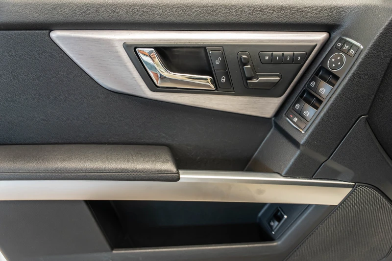 Mercedes-Benz GLK 320 4matic, снимка 8 - Автомобили и джипове - 51505635