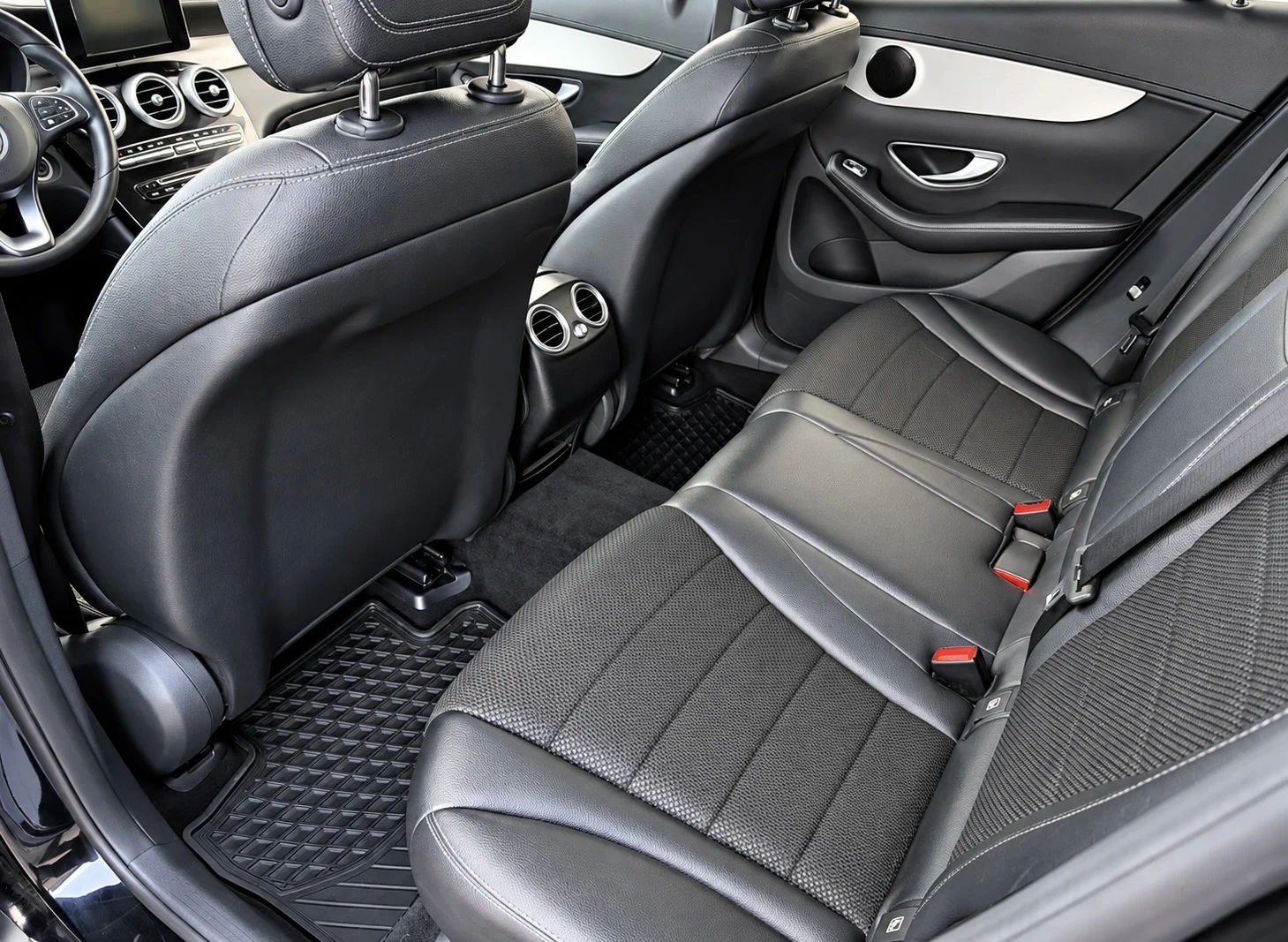 Mercedes-Benz GLC 220 d 4MATIC* ЛИЗИНГ* БАРТЕР, снимка 11 - Автомобили и джипове - 56708319