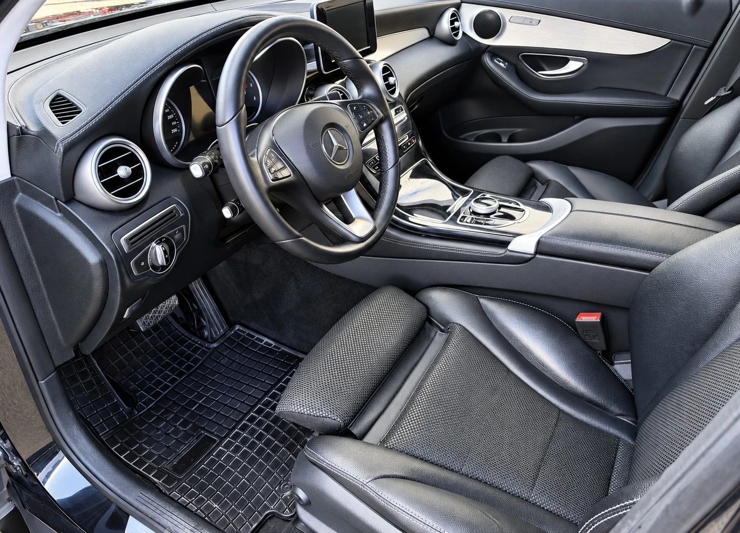 Mercedes-Benz GLC 220 d 4MATIC* ЛИЗИНГ* БАРТЕР, снимка 8 - Автомобили и джипове - 56708319