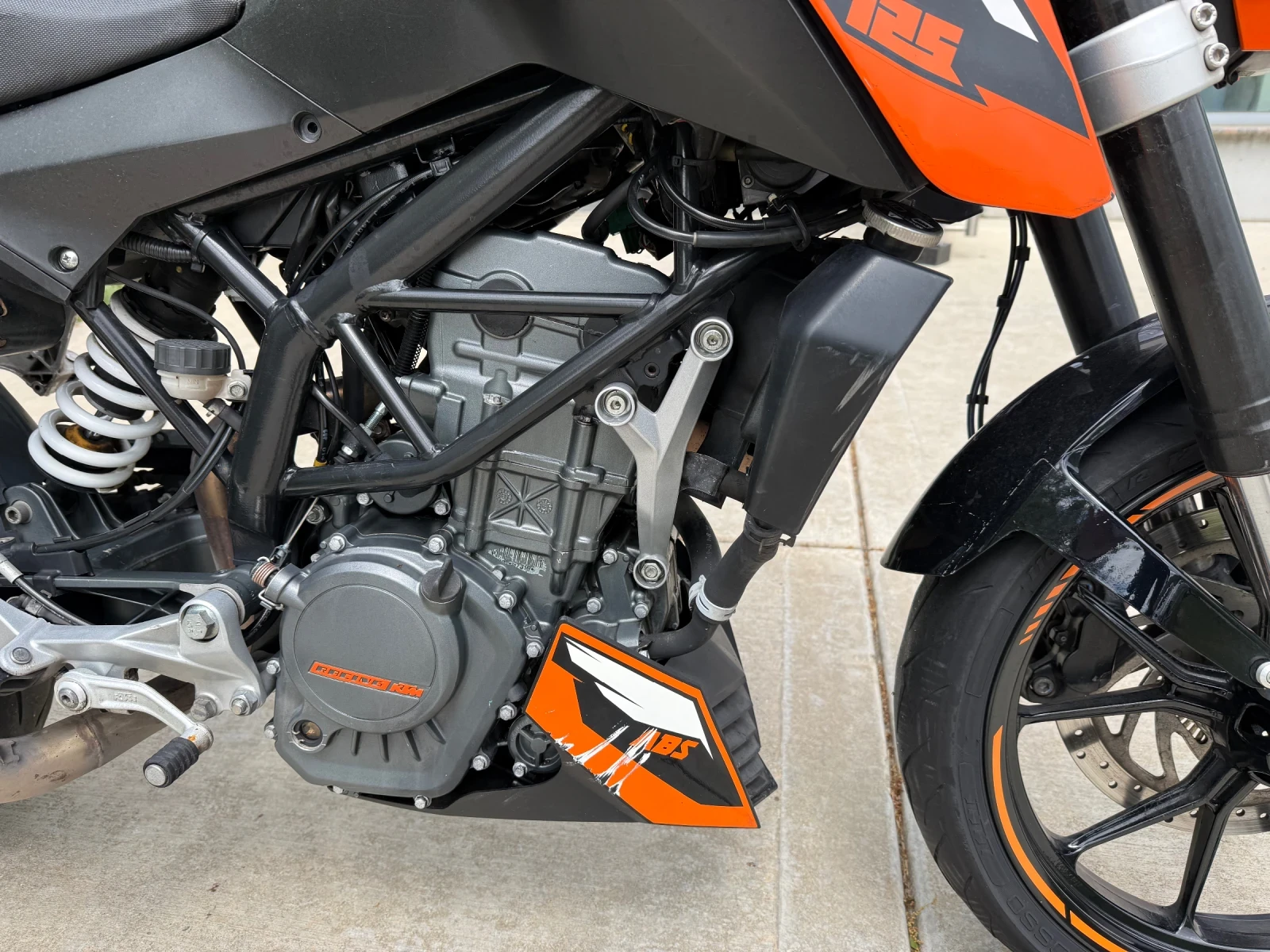 Ktm Duke ABS 125i 2015 , снимка 9 - Мотоциклети и мототехника - 54379096