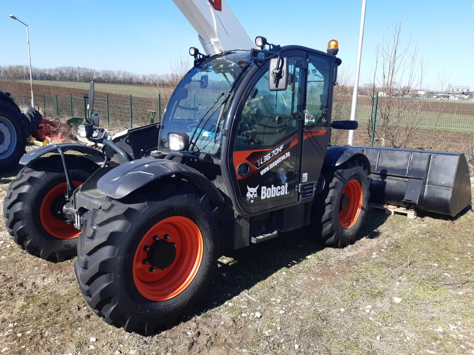 Телескопичен товарач Bobcat TL38.70HF_HS - изображение 4