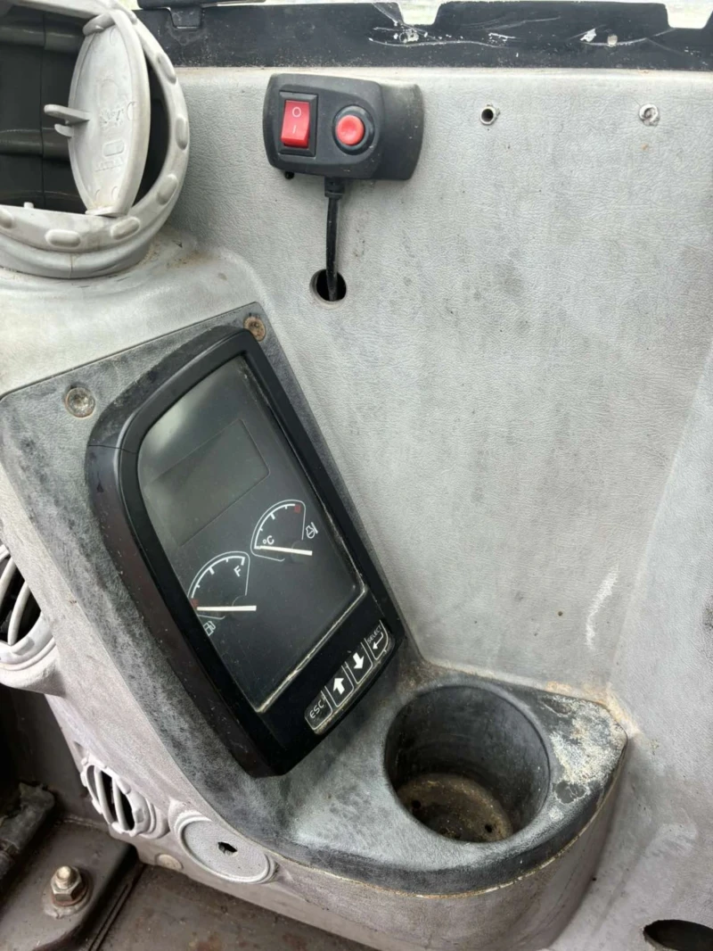 Багер Volvo EC 60 C, снимка 8 - Индустриална техника - 53263445