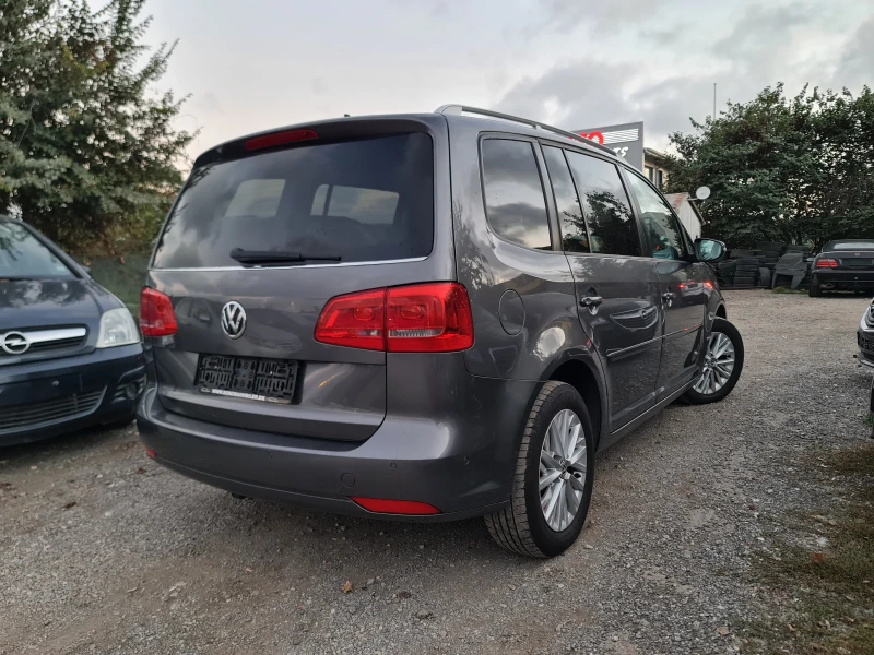 VW Touran КАТО ЧИСТО НОВА/R-LINE , снимка 5 - Автомобили и джипове - 47380825