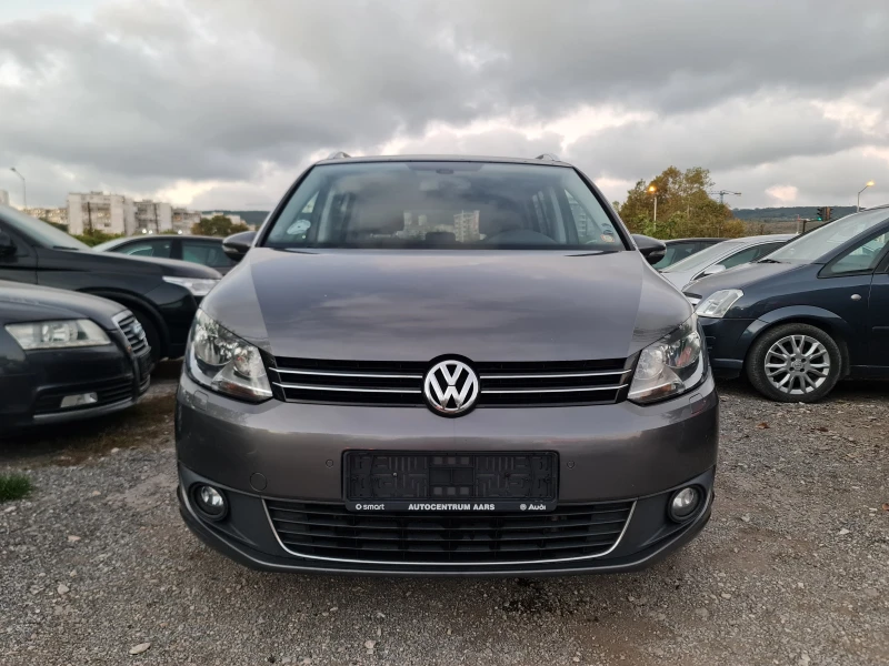 VW Touran КАТО ЧИСТО НОВА/R-LINE , снимка 2 - Автомобили и джипове - 47380825