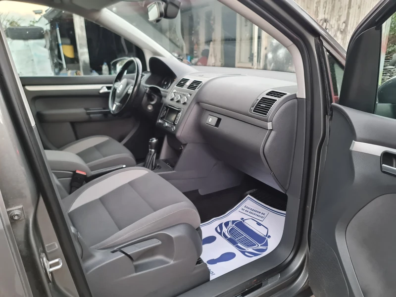 VW Touran КАТО ЧИСТО НОВА/R-LINE , снимка 9 - Автомобили и джипове - 47380825