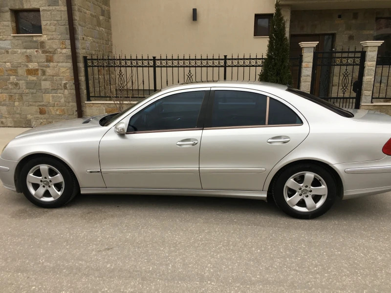 Mercedes-Benz E 270 Avangarde, снимка 4 - Автомобили и джипове - 48329787