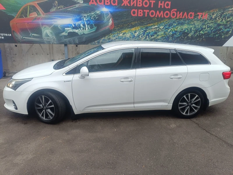 Toyota Avensis 2.2 D4D , снимка 2 - Автомобили и джипове - 48816205