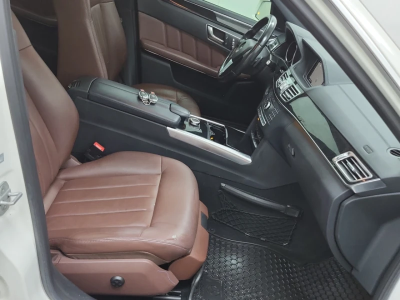 Mercedes-Benz E 400 * АВТО КРЕДИТ* ЦЕНА ДО БГ * СЕРВИЗНА ИСТОРИЯ * , снимка 7 - Автомобили и джипове - 52538078