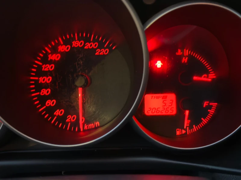 Mazda 3 1.6, снимка 12 - Автомобили и джипове - 53289440