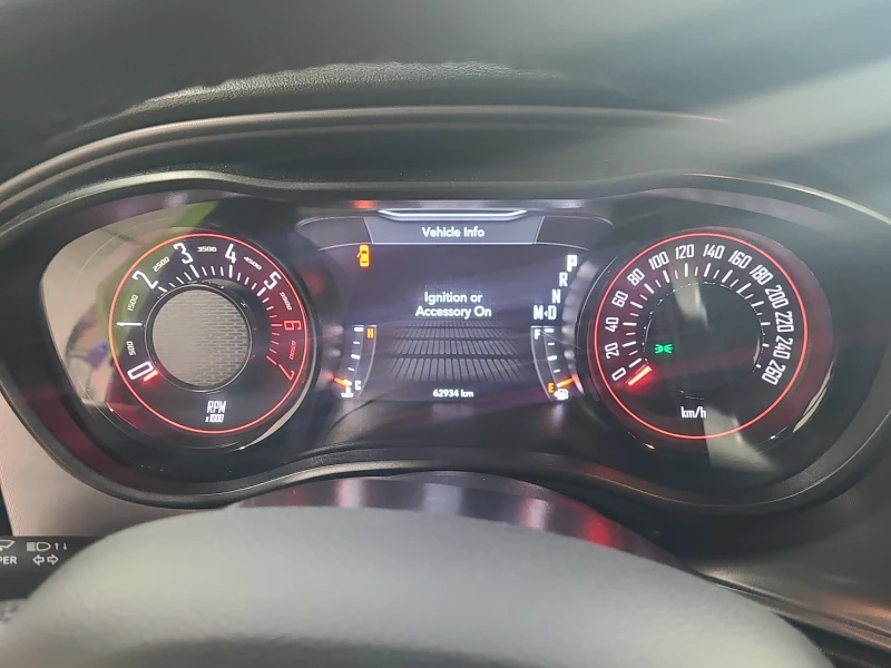 Dodge Challenger 5.7L 8cyl Rear Wheel Drive, снимка 16 - Автомобили и джипове - 53597263