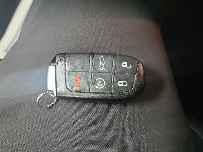 Dodge Challenger 5.7L 8cyl Rear Wheel Drive, снимка 9 - Автомобили и джипове - 53597263