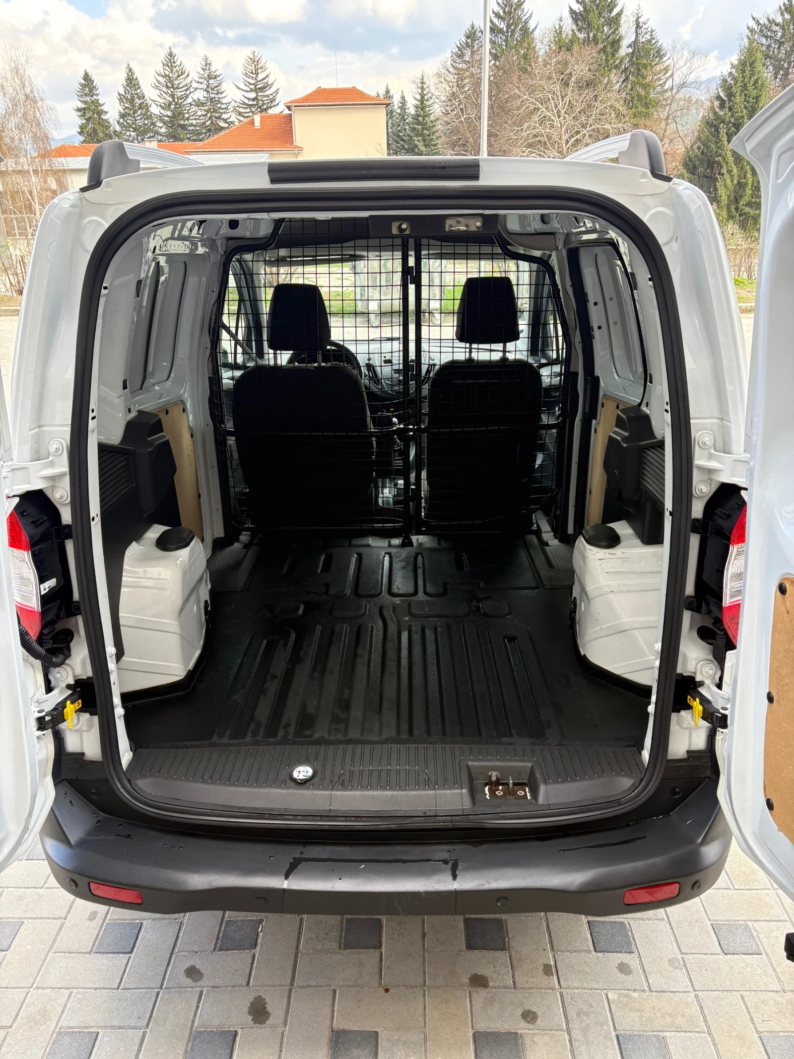Ford Courier 1.5 - изображение 5