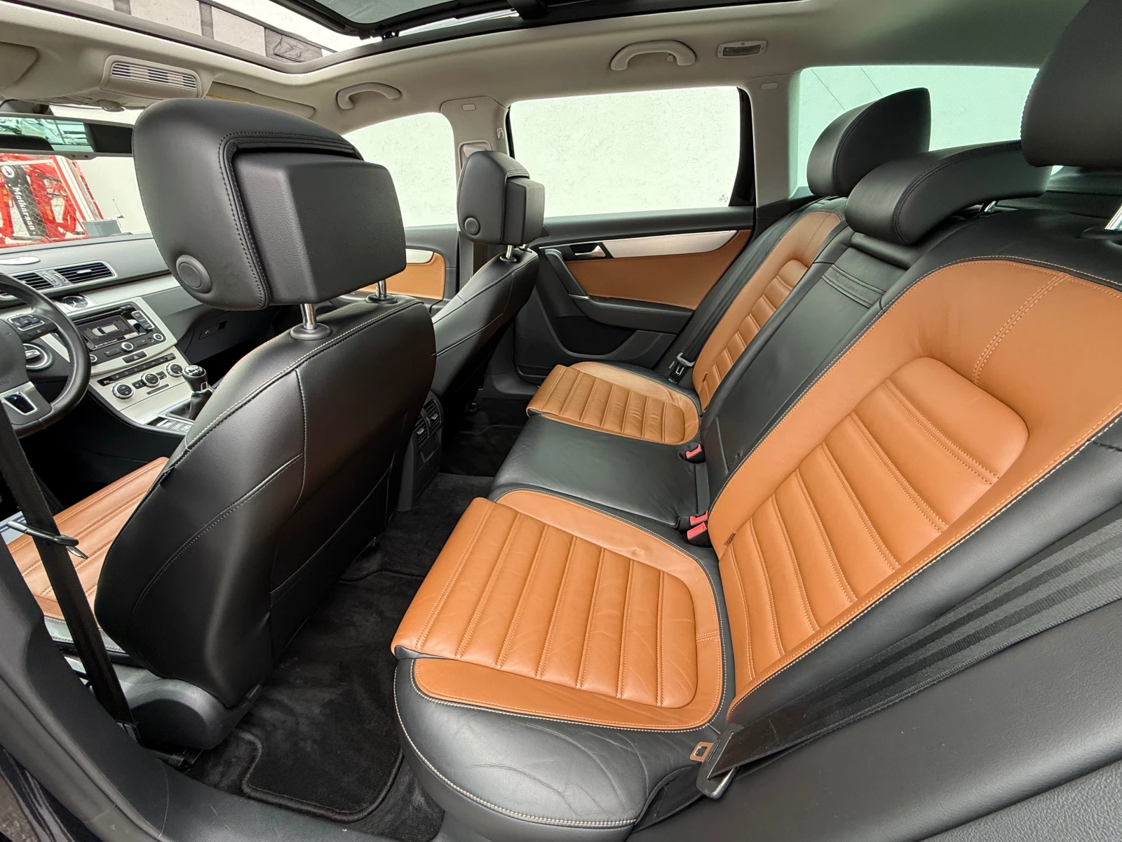 VW Passat 2.0TDI DISTRONIC KEYLESS PANO NAVI LED - изображение 10