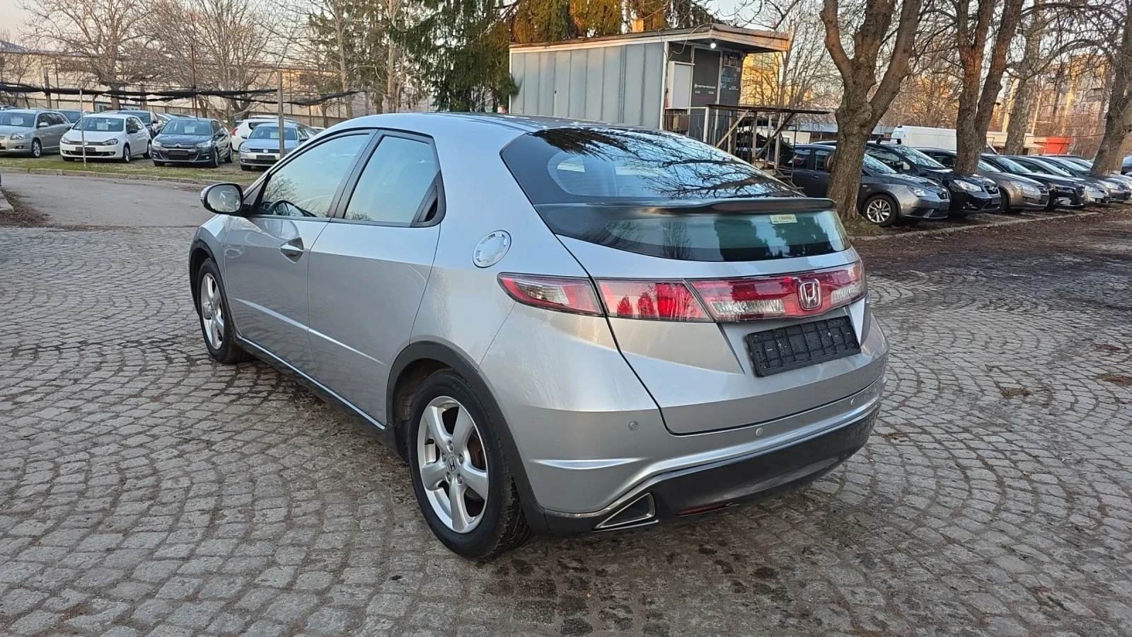 Honda Civic 1.4i 99k.c., снимка 6 - Автомобили и джипове - 53850178