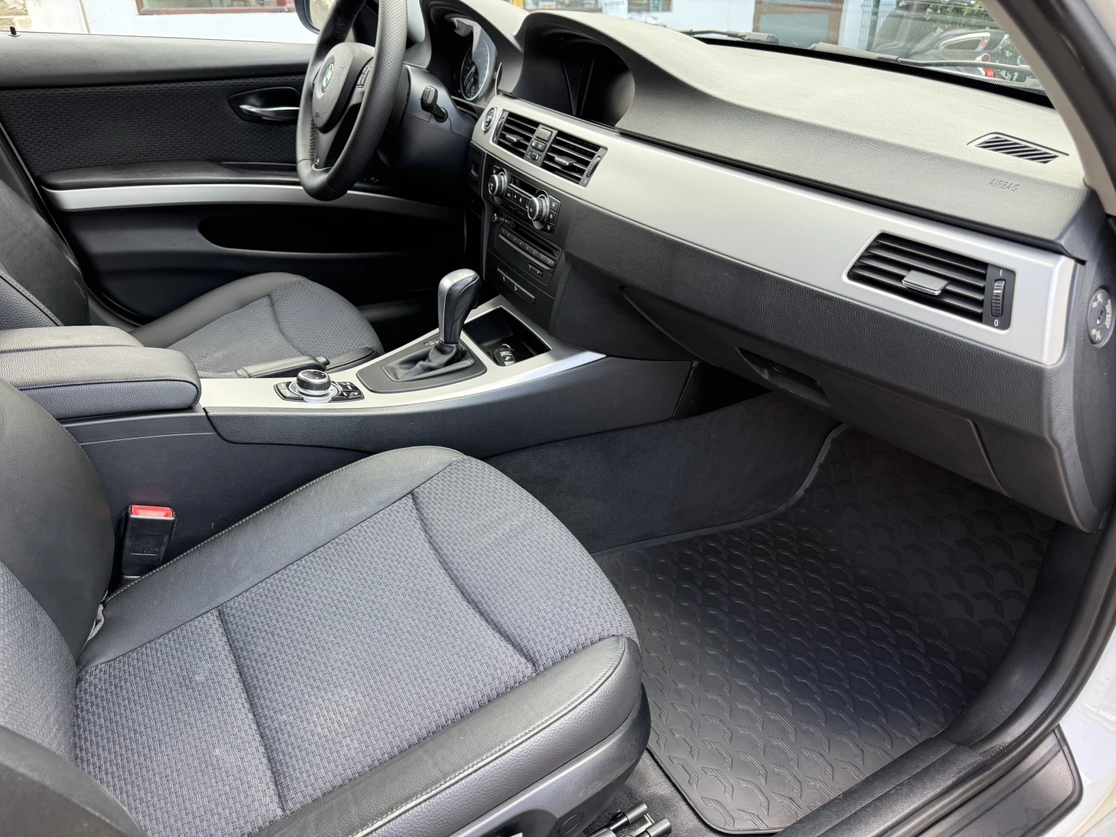 BMW 320 d X-Drive, снимка 10 - Автомобили и джипове - 54223131