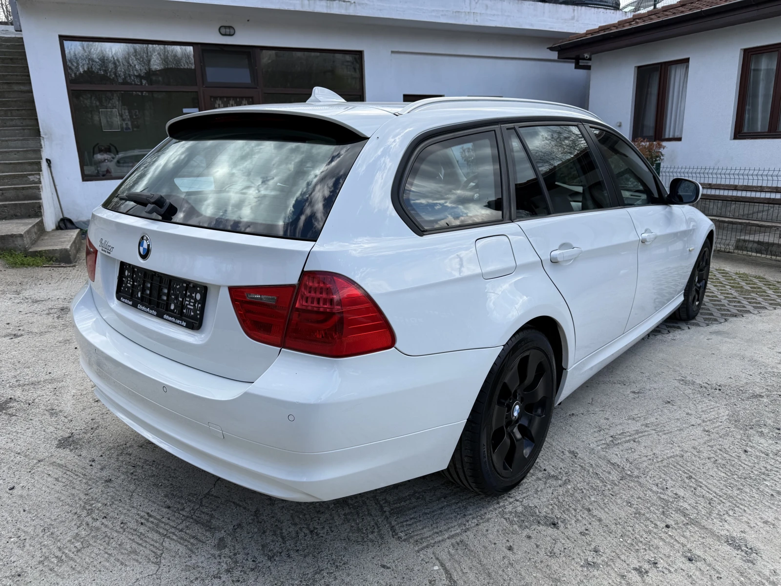 BMW 320 d X-Drive, снимка 4 - Автомобили и джипове - 54223131