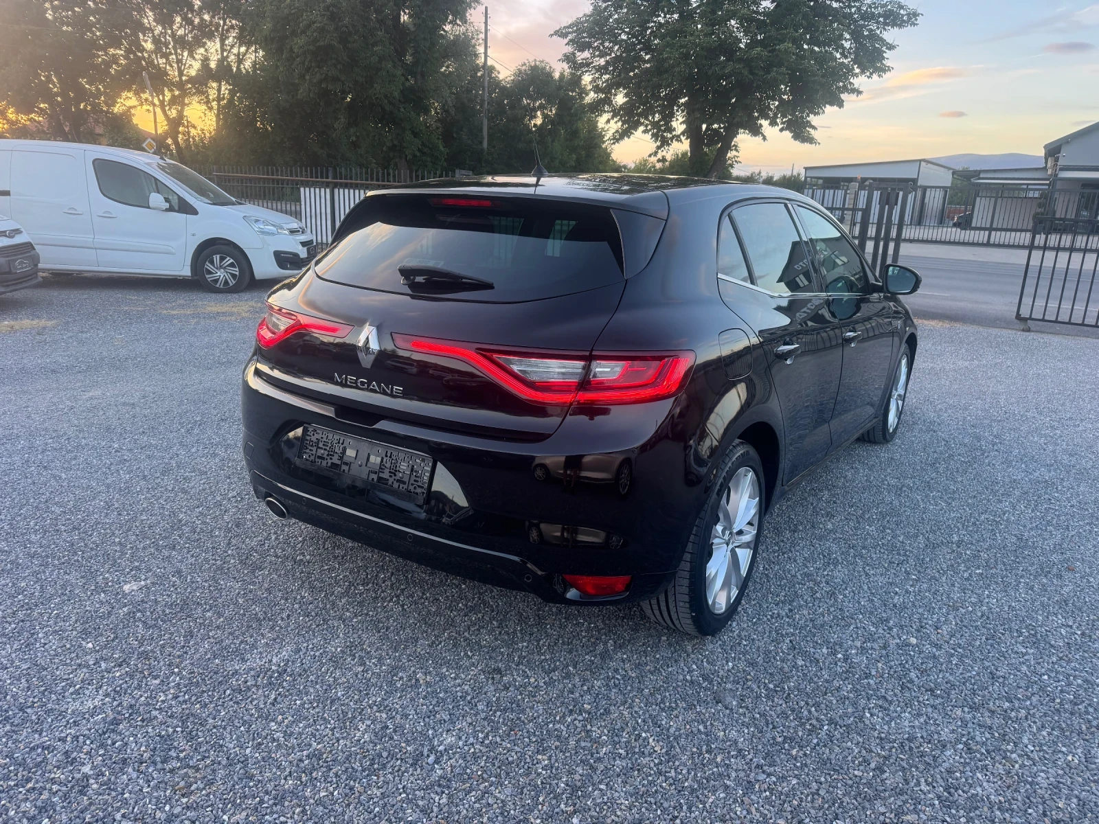 Renault Megane 1.5dCi Energy AUTOMATIC! NAVI! Keyless go! Euro6!!, снимка 6 - Автомобили и джипове - 54742230