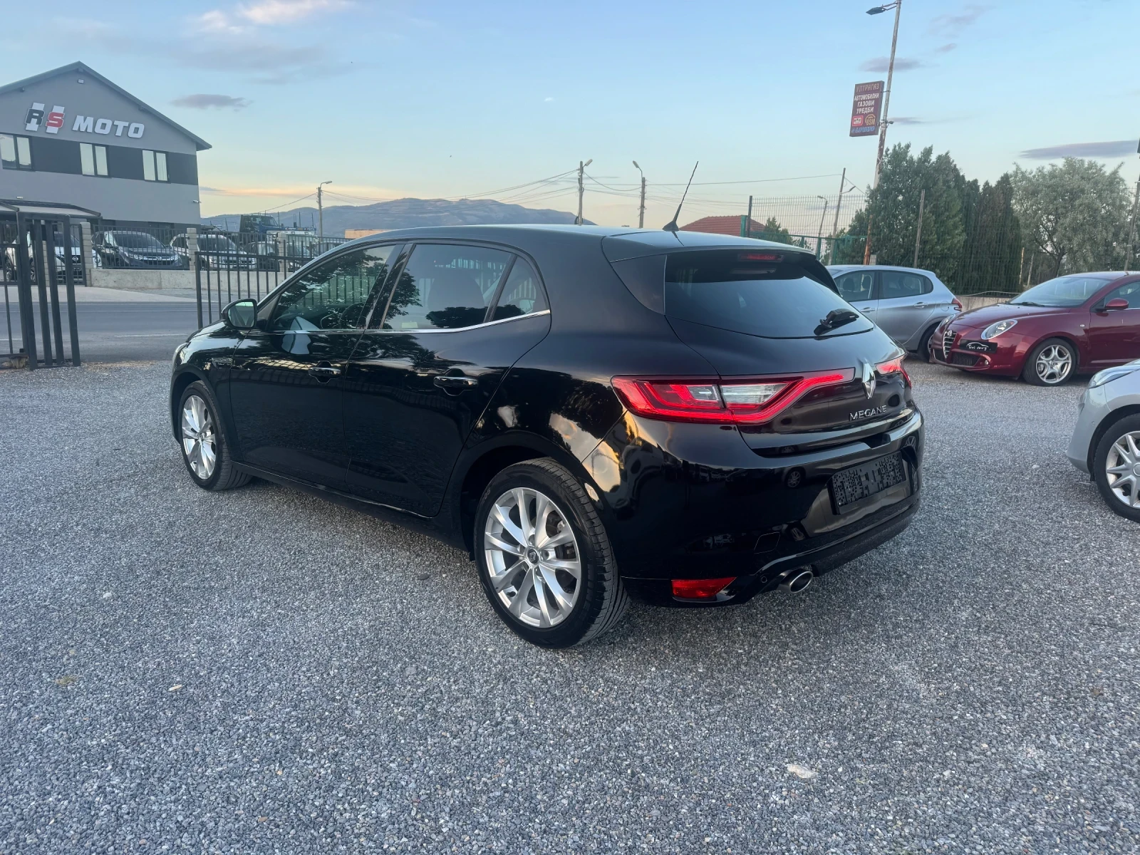 Renault Megane 1.5dCi Energy AUTOMATIC! NAVI! Keyless go! Euro6!!, снимка 4 - Автомобили и джипове - 54742230