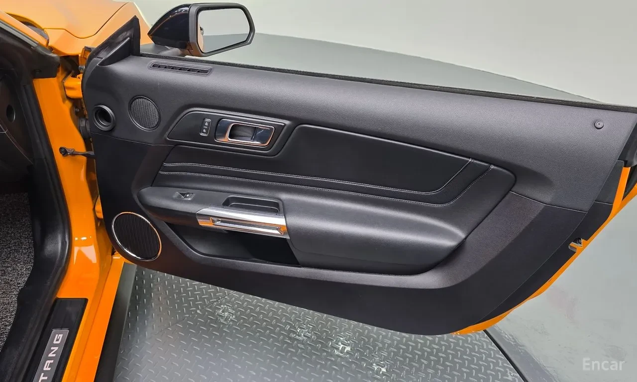 Ford Mustang DIGITALDISTRONIC/LANE ASSIST/ОБДУХВАНЕ / 2 Ключа, снимка 13 - Автомобили и джипове - 55091854