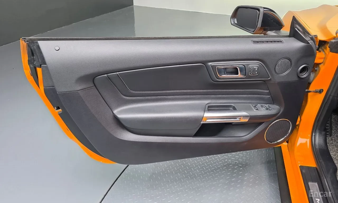 Ford Mustang DIGITALDISTRONIC/LANE ASSIST/ОБДУХВАНЕ / 2 Ключа, снимка 14 - Автомобили и джипове - 55091854
