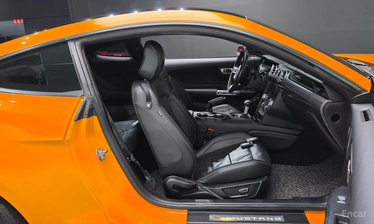 Ford Mustang DIGITALDISTRONIC/LANE ASSIST/ОБДУХВАНЕ / 2 Ключа, снимка 15 - Автомобили и джипове - 55091854