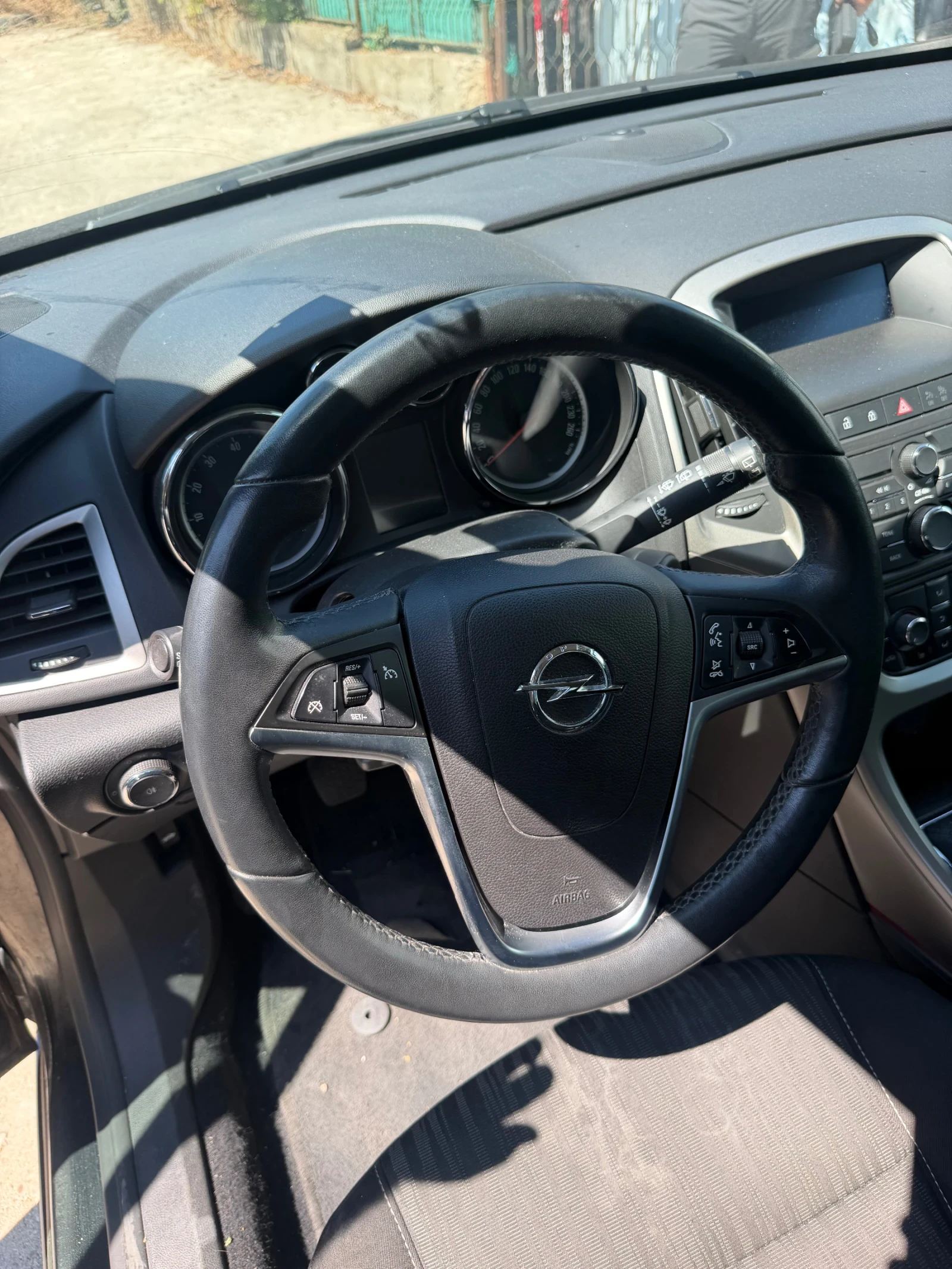 Opel Astra 1.4 TURBO, снимка 9 - Автомобили и джипове - 55533646