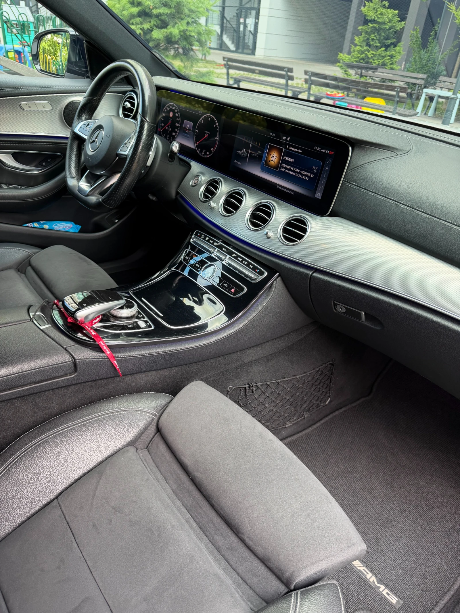Mercedes-Benz E 220 AMG I NIGHT PACKET, снимка 10 - Автомобили и джипове - 55605384