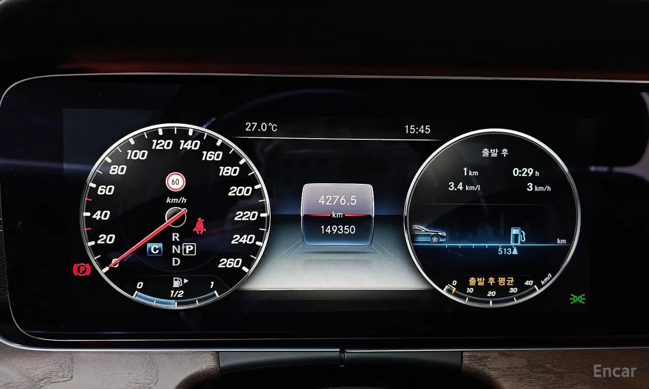 Mercedes-Benz E 220 * FULL DIGITAL * BURMESTER * ХЕД-ЪП * 360, снимка 8 - Автомобили и джипове - 56083603