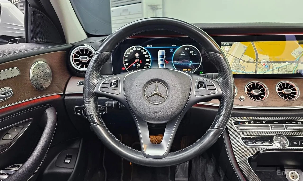 Mercedes-Benz E 220 * FULL DIGITAL * BURMESTER * ХЕД-ЪП * 360, снимка 13 - Автомобили и джипове - 56083603