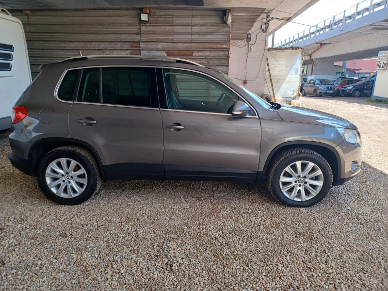 VW Tiguan 2,0 TDI 4X4 РЕАЛНИ КМ., снимка 4 - Автомобили и джипове - 45539295